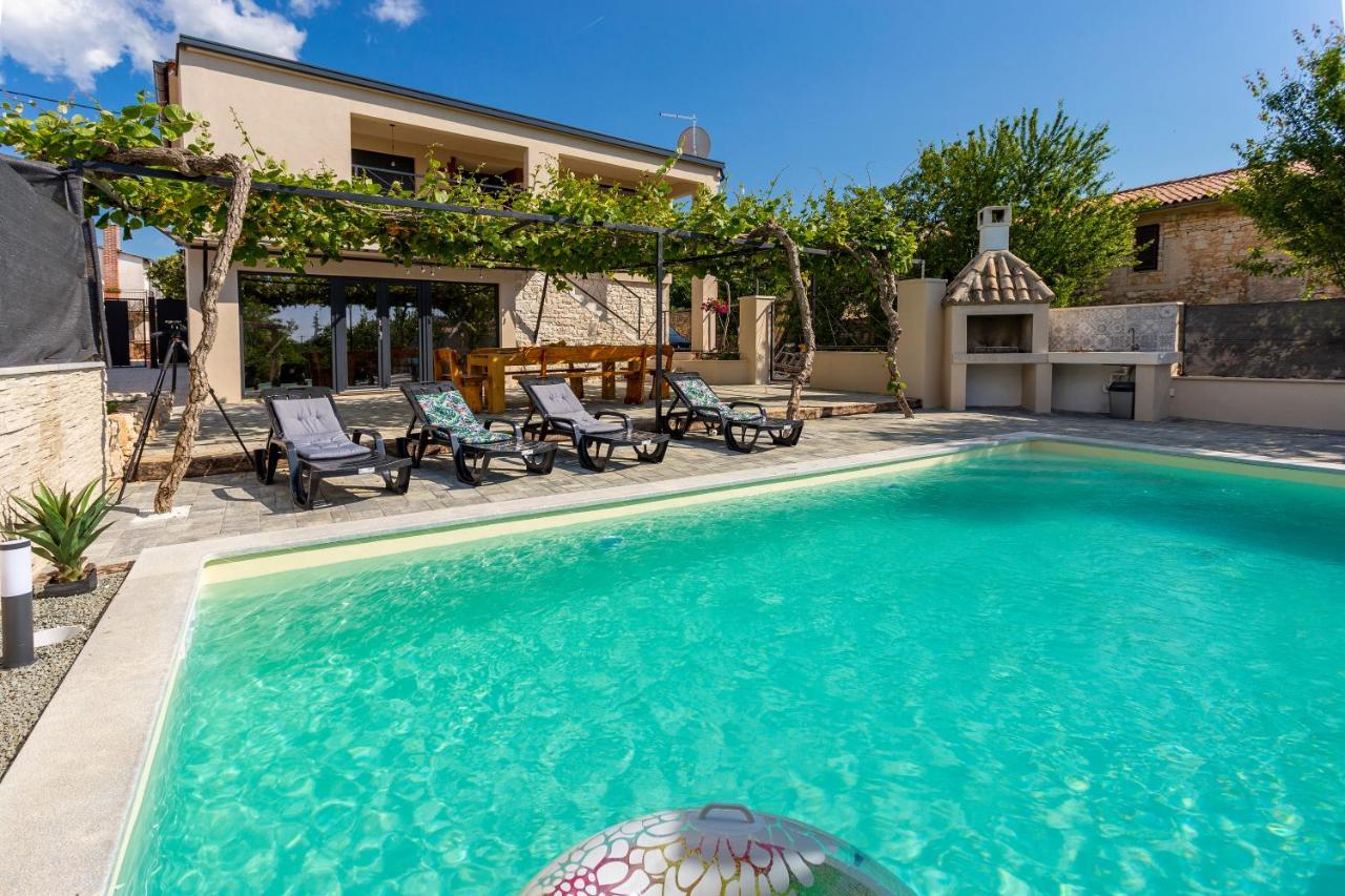 Villa House With Pool Poli Stare Nuoni à Žminj Extérieur photo